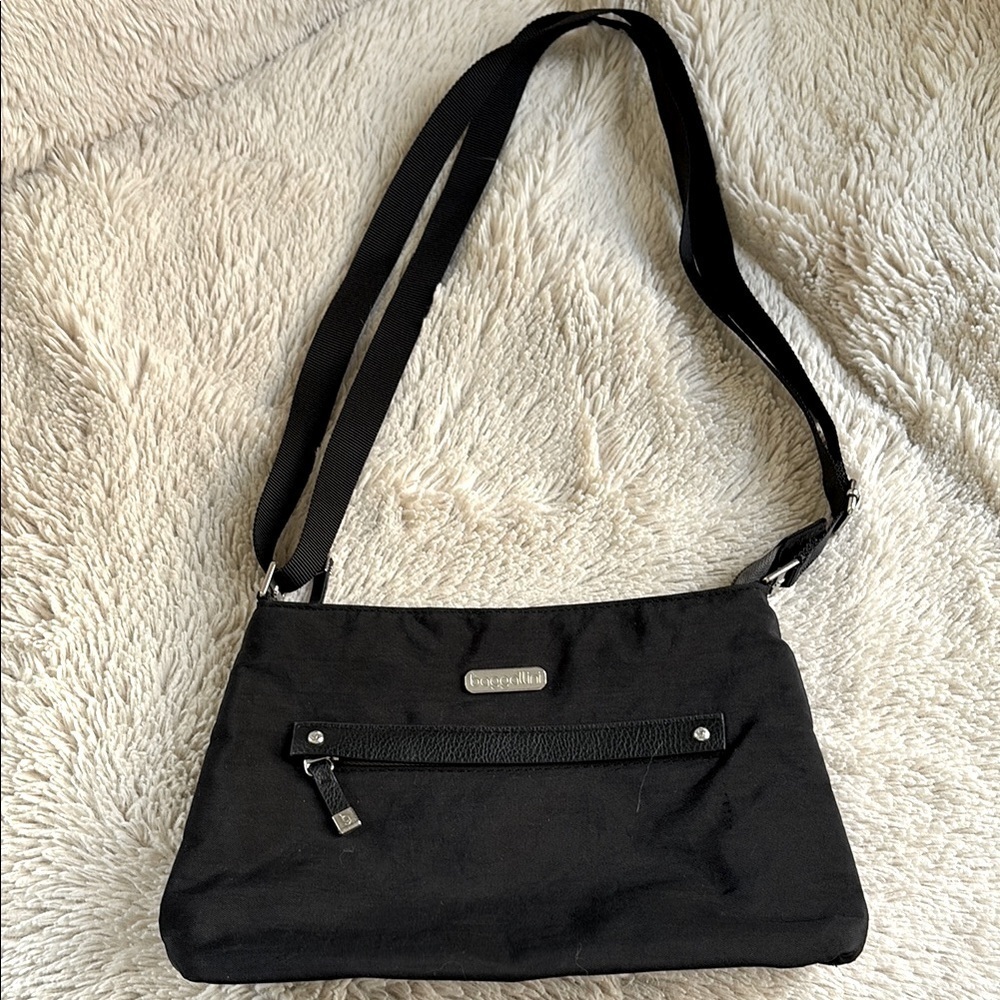 Baggallini All Around Crossbody Bag Travel black Nylon Water Resistant Light